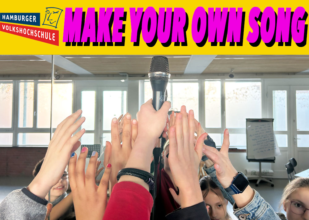 Viele Hände greifen nach einem Mikrofon, darübe rist der Schriftzug "Make your own Song" und das Logo der Hamburger Volkshochschule